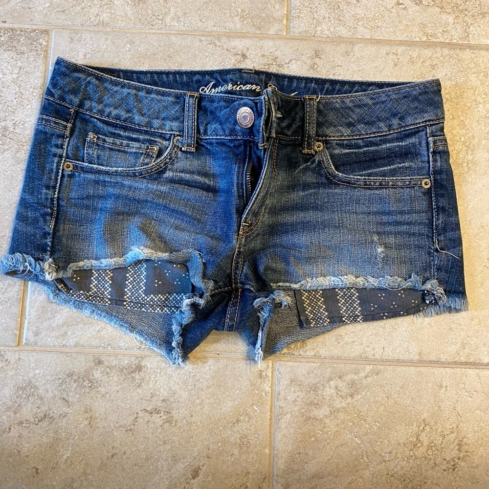 AE Distressed Denim Jean Shorts, size 2, EUC